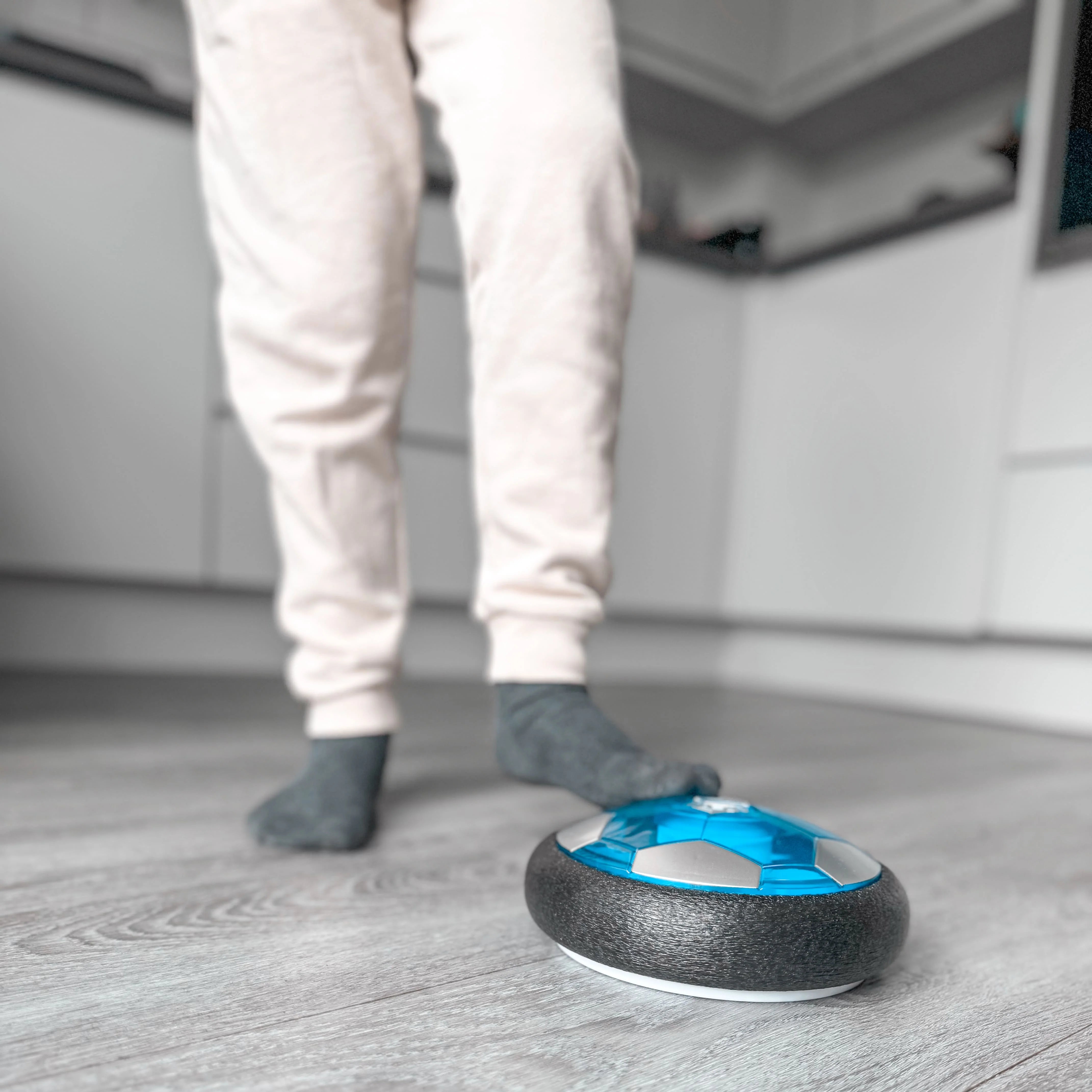 KiddoSpace™ - Svævende Fodbold med LED-lys