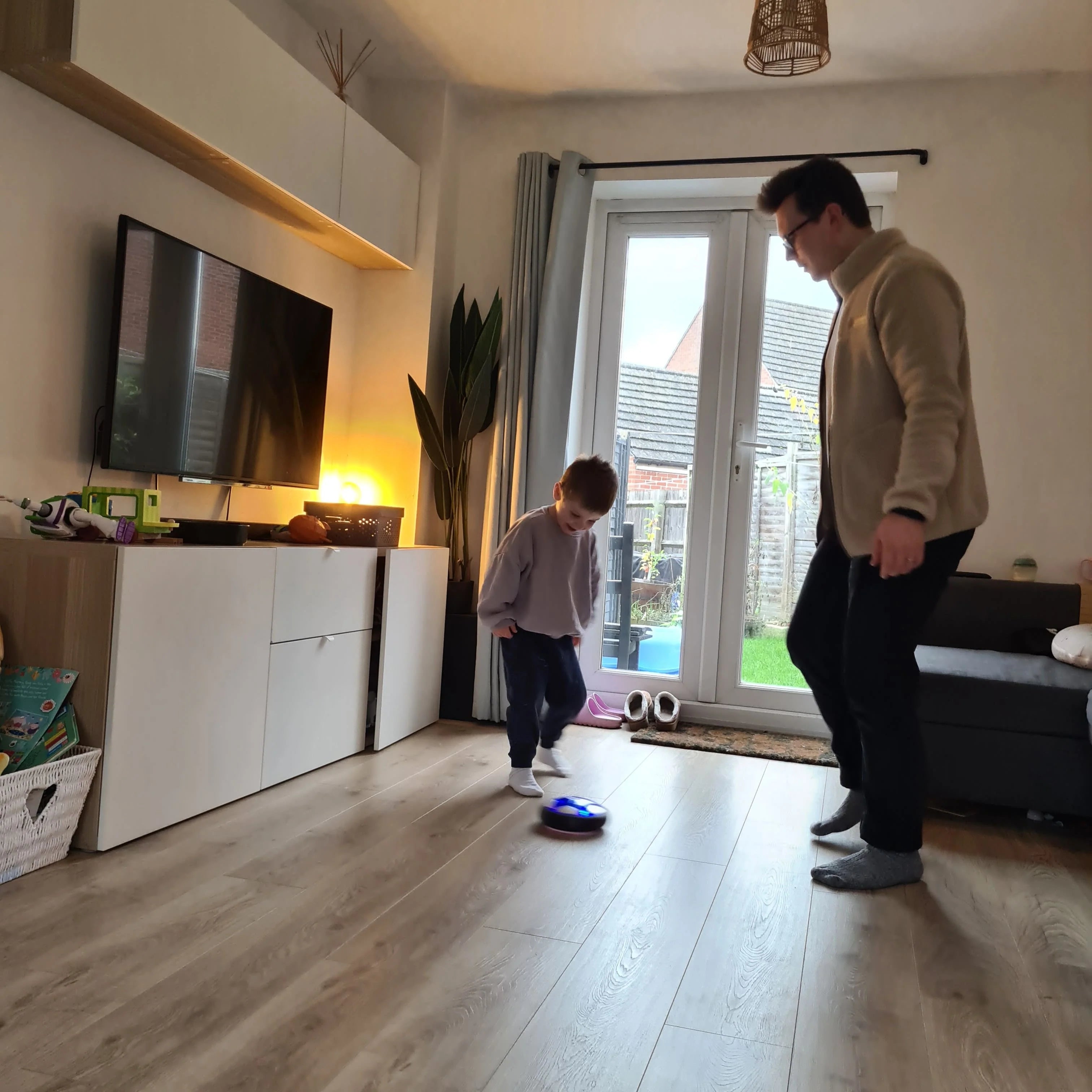 KiddoSpace™ - Svævende Fodbold med LED-lys